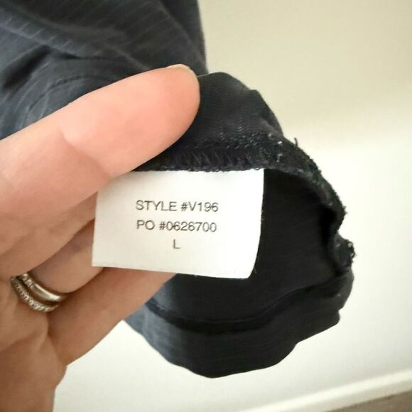 Vuori Short Sleeve Top in Dar Gray with Thin Stripe - Size L - Picture 6 of 7